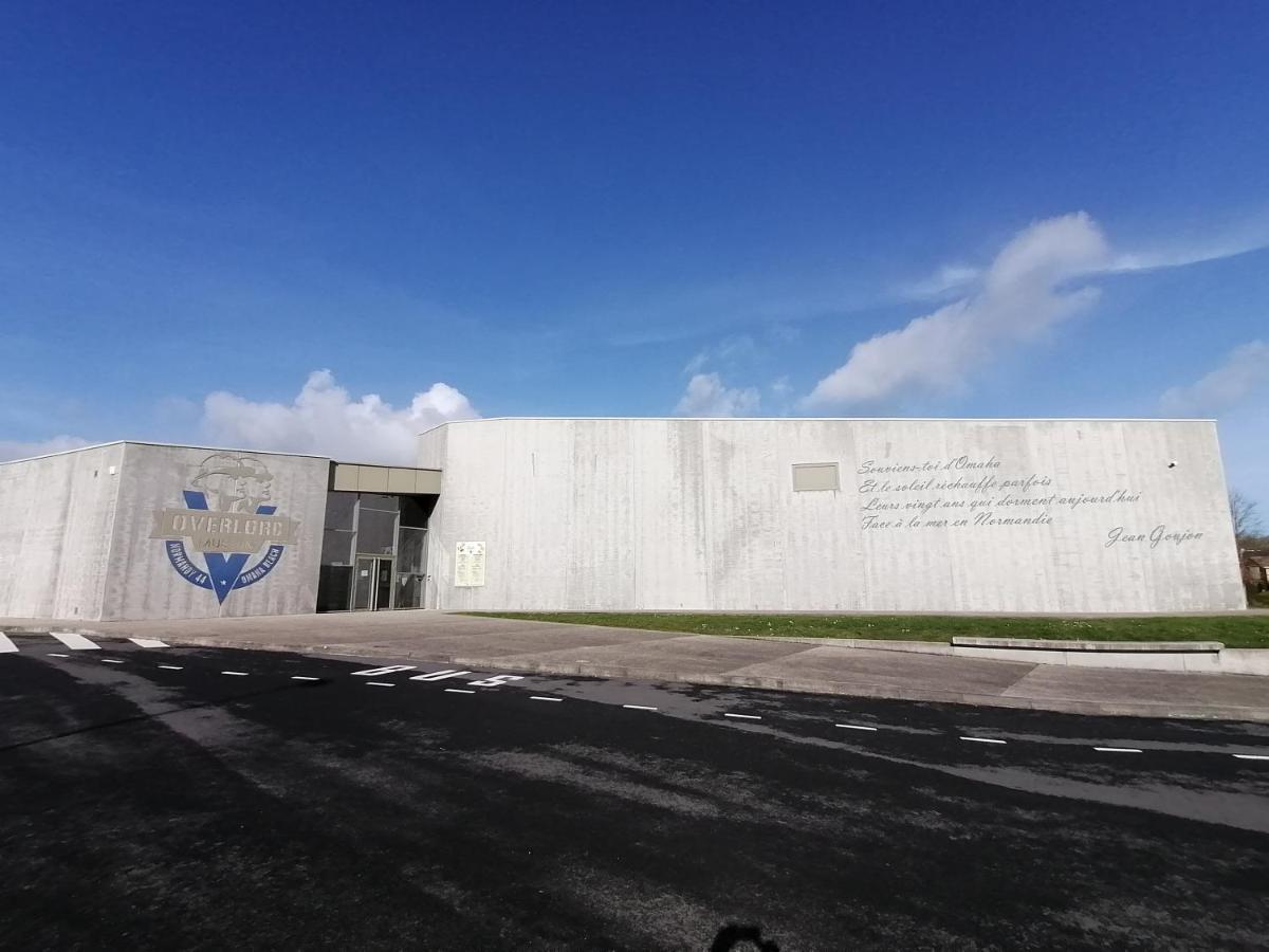 Le So Art, Grande Maison 4 Chambres, Terrain De Petanque, Grand Jardin Clos, Flipper, Babyfoot, Jeux Arcade, Ping Pong,1 Km Mer, Proche Golf, Port En Bessin, Bayeux Et Plages Du Debarquement, Adaptee Enfants Commes Eksteriør billede