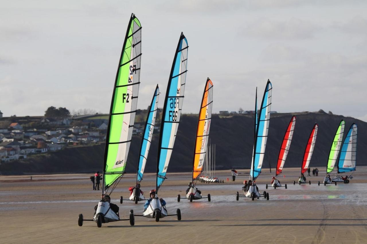 Le So Art, Grande Maison 4 Chambres, Terrain De Petanque, Grand Jardin Clos, Flipper, Babyfoot, Jeux Arcade, Ping Pong,1 Km Mer, Proche Golf, Port En Bessin, Bayeux Et Plages Du Debarquement, Adaptee Enfants Commes Eksteriør billede