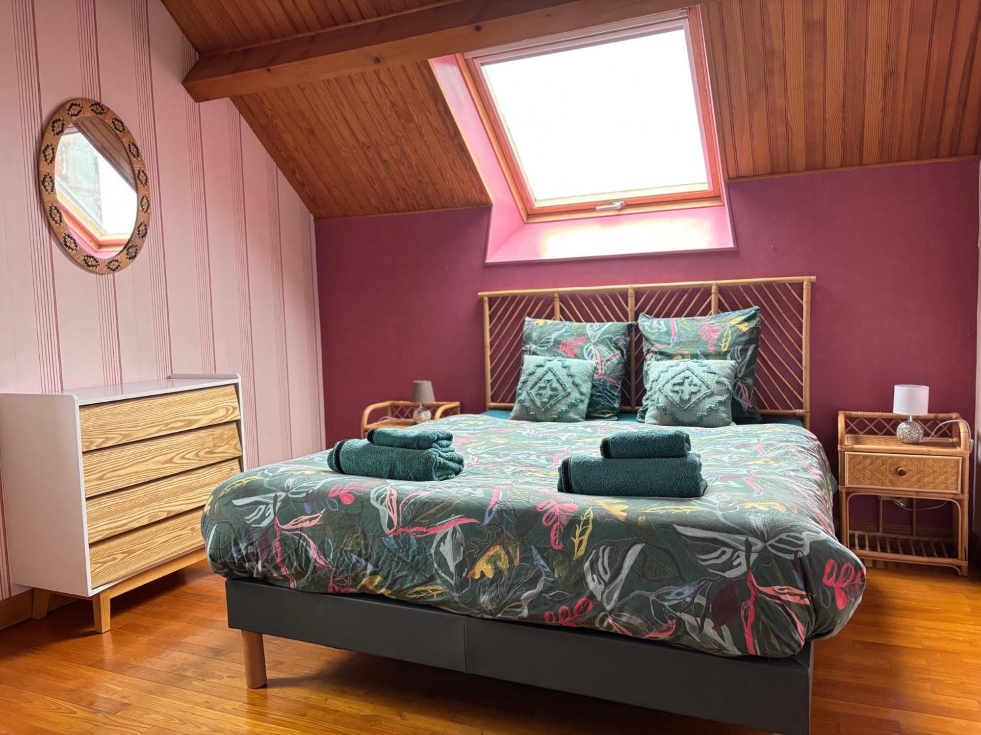 Le So Art, Grande Maison 4 Chambres, Terrain De Petanque, Grand Jardin Clos, Flipper, Babyfoot, Jeux Arcade, Ping Pong,1 Km Mer, Proche Golf, Port En Bessin, Bayeux Et Plages Du Debarquement, Adaptee Enfants Commes Eksteriør billede