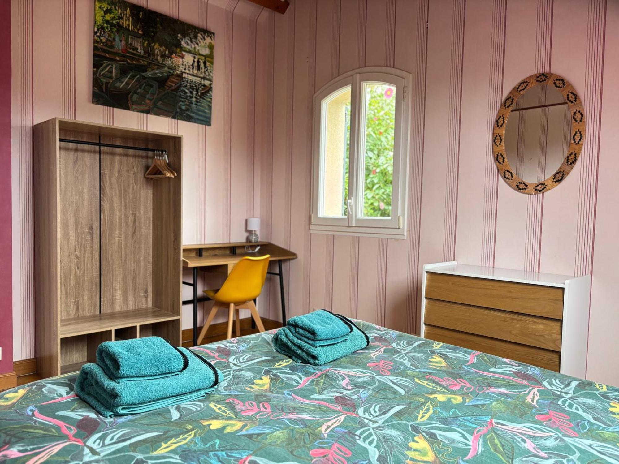 Le So Art, Grande Maison 4 Chambres, Terrain De Petanque, Grand Jardin Clos, Flipper, Babyfoot, Jeux Arcade, Ping Pong,1 Km Mer, Proche Golf, Port En Bessin, Bayeux Et Plages Du Debarquement, Adaptee Enfants Commes Eksteriør billede