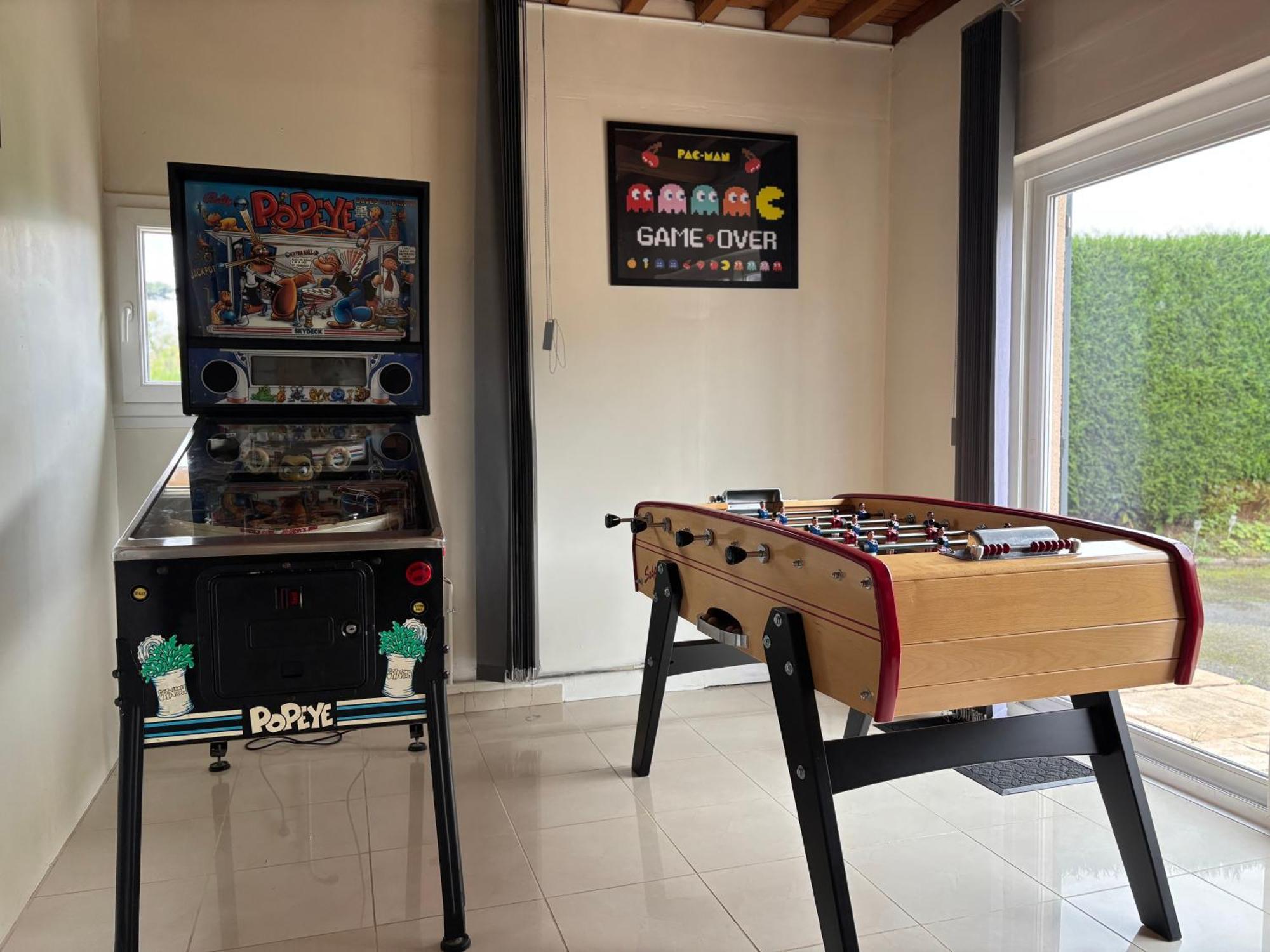 Le So Art, Grande Maison 4 Chambres, Terrain De Petanque, Grand Jardin Clos, Flipper, Babyfoot, Jeux Arcade, Ping Pong,1 Km Mer, Proche Golf, Port En Bessin, Bayeux Et Plages Du Debarquement, Adaptee Enfants Commes Eksteriør billede